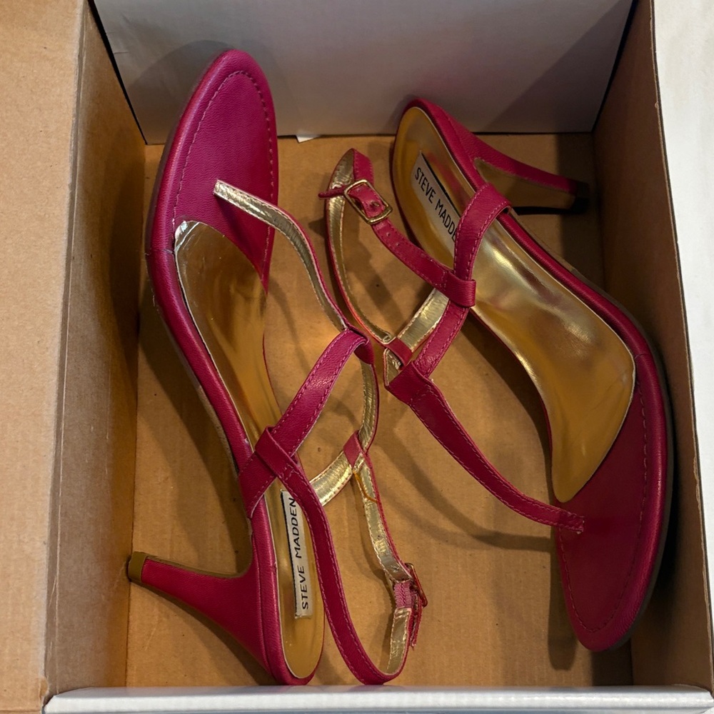 Steve Madden Women's Fuchsia Sandals - Picture 9 of 9